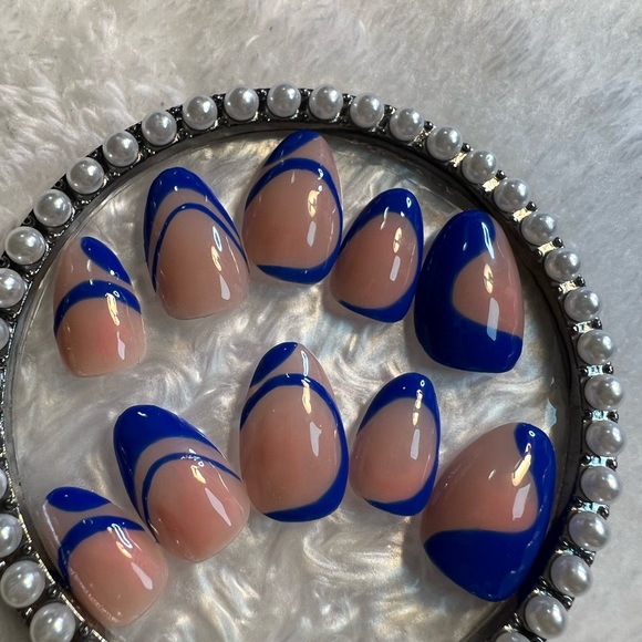 Press on nails - Picture 4 of 4